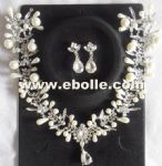 Jewelry set with pearls& crystal embellished