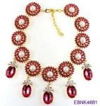 Spiral design necklace with water droplets design