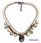 Pearls metal necklace