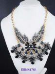 The bee rhinestones necklace
