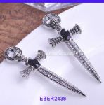 Cross rivet diamantes earring