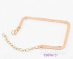 Square design of metal bangle