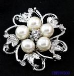 Fashionable pearls brooch