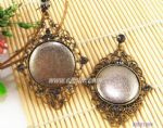 Vintage luxurious diamantes earring