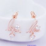 Simple but luxurious zircon earring