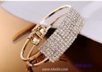 Quality diamantes ring