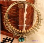 Hoop bracelet with sapphire pendant decoration