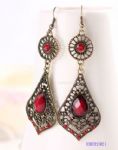 Vintage broze drop earring