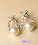 Diamantes fashion stud earring