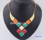 Exaggerated vintage hit-color neckalce