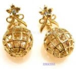 Fashionable stud earring