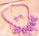 Leaves gem  resin necklace