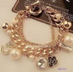 Multilayers pearls bracelet with pendants decoration