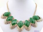 Diamantes resin neckalce