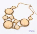 Vintage resin neckalce