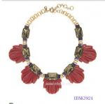 Shaped sector resin leaves neckalce