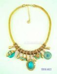 The golden chain with Turquoise pendant decoration