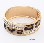 Fashionable leopard bangle