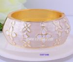 Clover style of pink bangle
