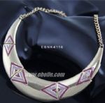 Fashionable choker with clips inlaid