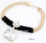 Fashionable design with crystal pendant decoration