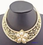 Fashionable hollowed necklace inlaid pearls