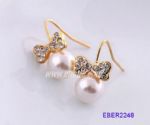 Fashion pearls drop earring