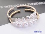 Diamante metal bangle decorate with pearl