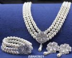 Pearl jewelries set with diamante flower