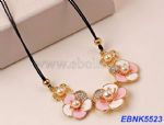 Rose clavicle chain decorated with pearls and diamond
