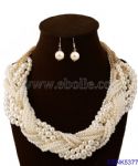 Luxurious Pearl Necklace and Bracelets Set