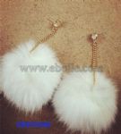 Pompon earring