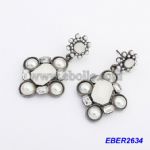 Ethnic style of pearls and crystal decoration earrings
