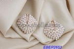 Exquisite pearls stud earrings