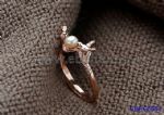 Rose gold rings with pearl inlaid