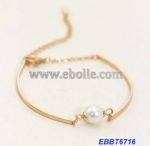 Gold plating bracelets decorated with pearls
