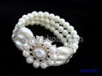 Elegant pearls elastic bracelet