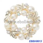 Brooch in the shape of the flower, made of crystal and pearls