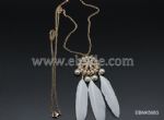 Fashion Feather Necklace with Geometric Alloy Details and Pearls Decoration