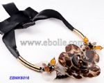 Chic Resin Flower Necklace